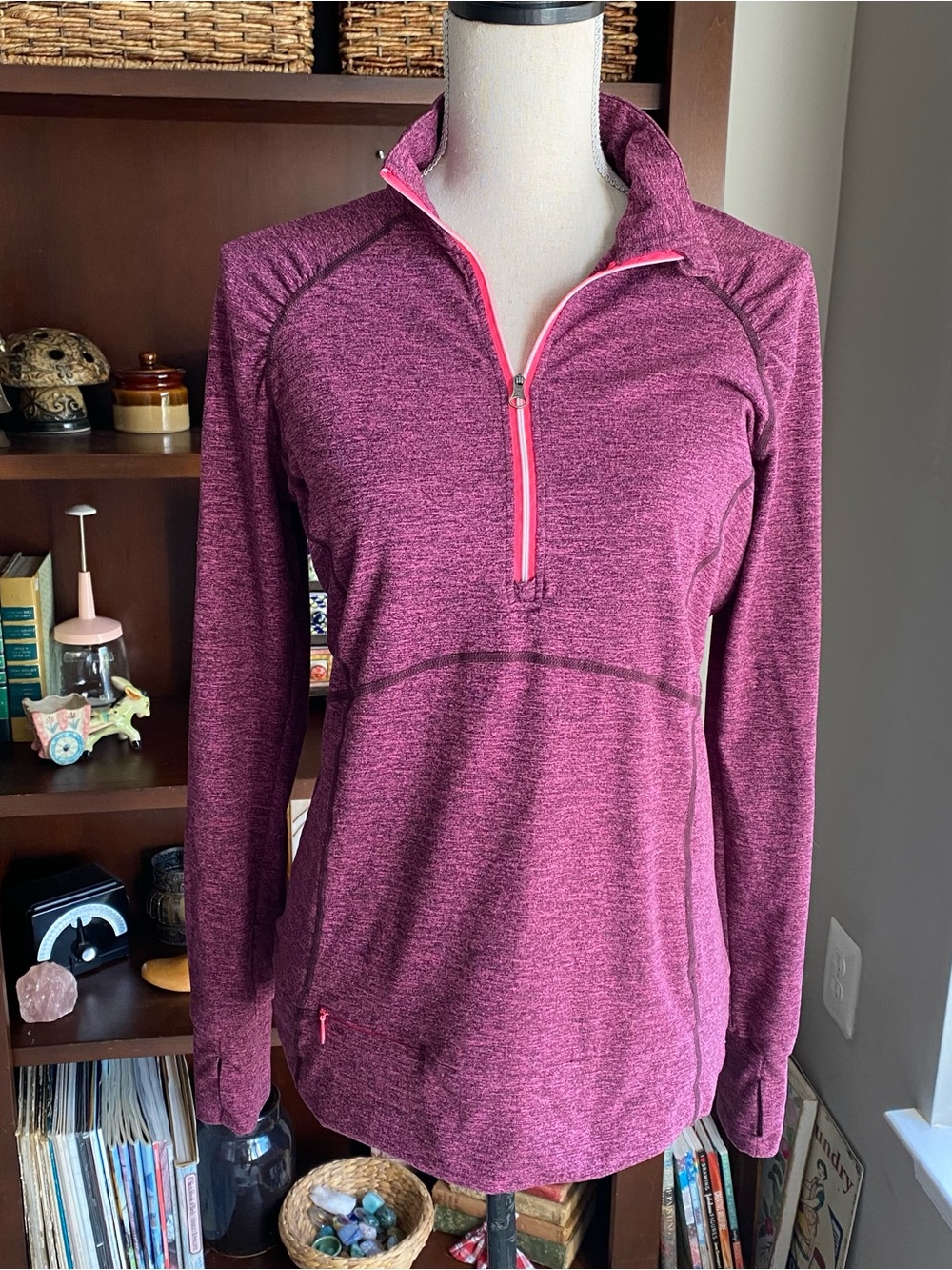 Road Runner Quarter-Zip Performance Pullover in Heather Raspberry Medium